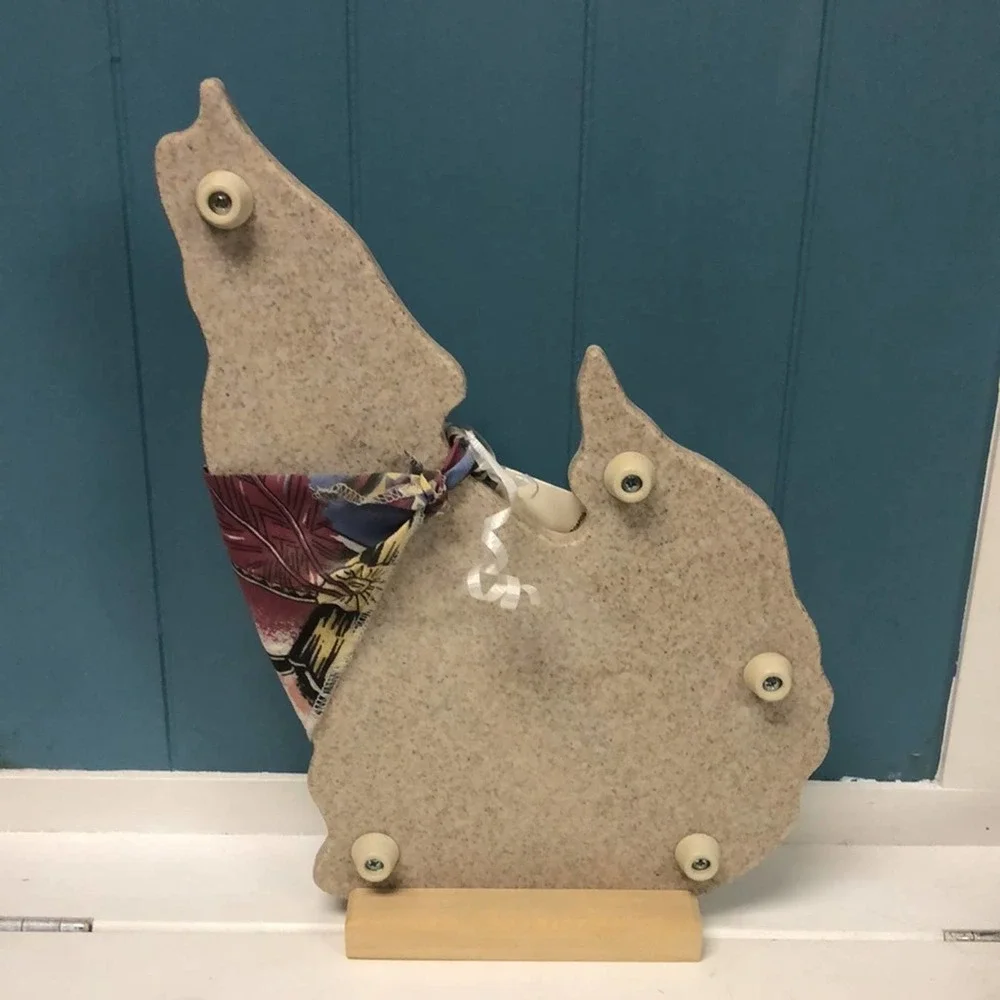 Vtg Grandma Michael’s Corian Cutting Board Coyote‎ Shape w/ bandana on stand NWT